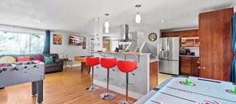 HotTub PoolTable GameRoom MovieTheater 420Friendly