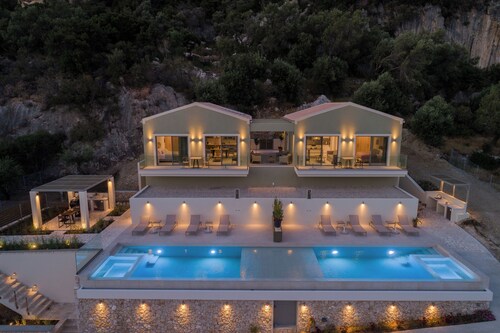 Lilium can sleep up to 2 adults and 2 children until 12 years Old