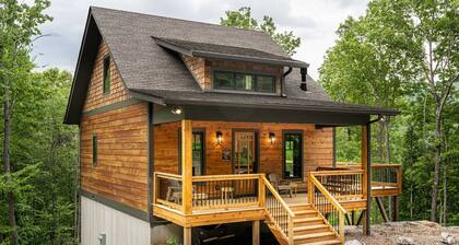 Hot Tub Views, Pet-Friendly Privacy Near Asheville + Biltmore Pass