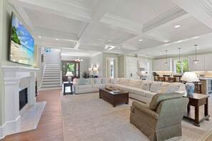 Smart TV, fireplace, offices, computer monitors