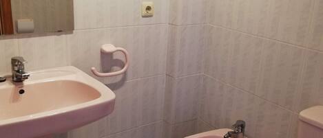 Baignoire, serviettes fournies