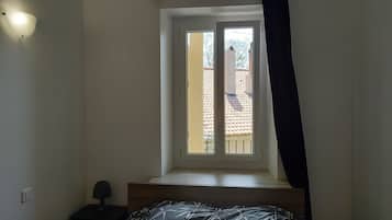 1 chambre, lit parapluie, Wi-Fi gratuit, draps fournis
