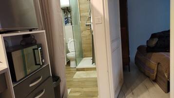 1 chambre, lit parapluie, Wi-Fi gratuit, draps fournis