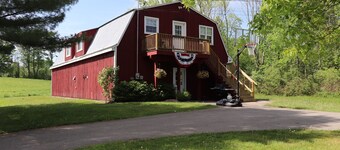 Breezy Acres Farm Apt 1- large yard, fire pit, game room near Cooperstown
