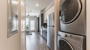 Interior - East DT Houston Getaway Near Parks and Restaurants (Houston)