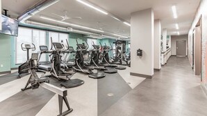 Fitness facility - East DT Houston Getaway Near Parks and Restaurants (Houston)
