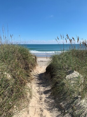 Sun-loungers, beach towels - Only Five Steps From The Beach Access! (Hatteras)