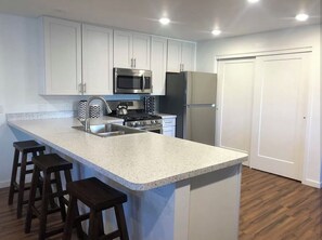 Mikrowelle, Ofen, Herdplatte, Geschirrspüler