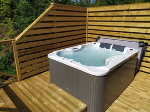 مغطس سبا خارجي