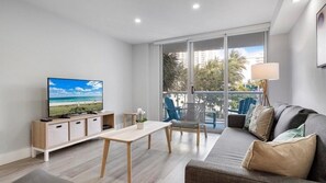 Condo, 3 Bedrooms | Living area