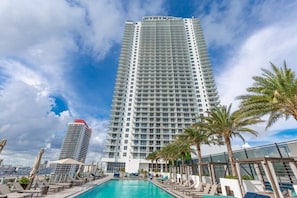Exterior - Hyde Beach House Luxury -resort 3 Bedroom Condo by RedAwning (Hollywood)