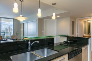 Room, 2 Bedrooms | Private kitchen