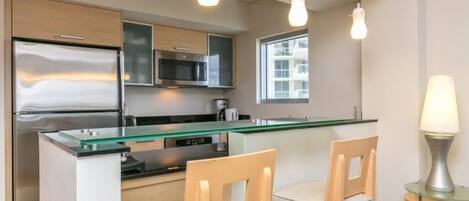 Room, 2 Bedrooms | Private kitchen | Fridge, oven, coffee/tea maker