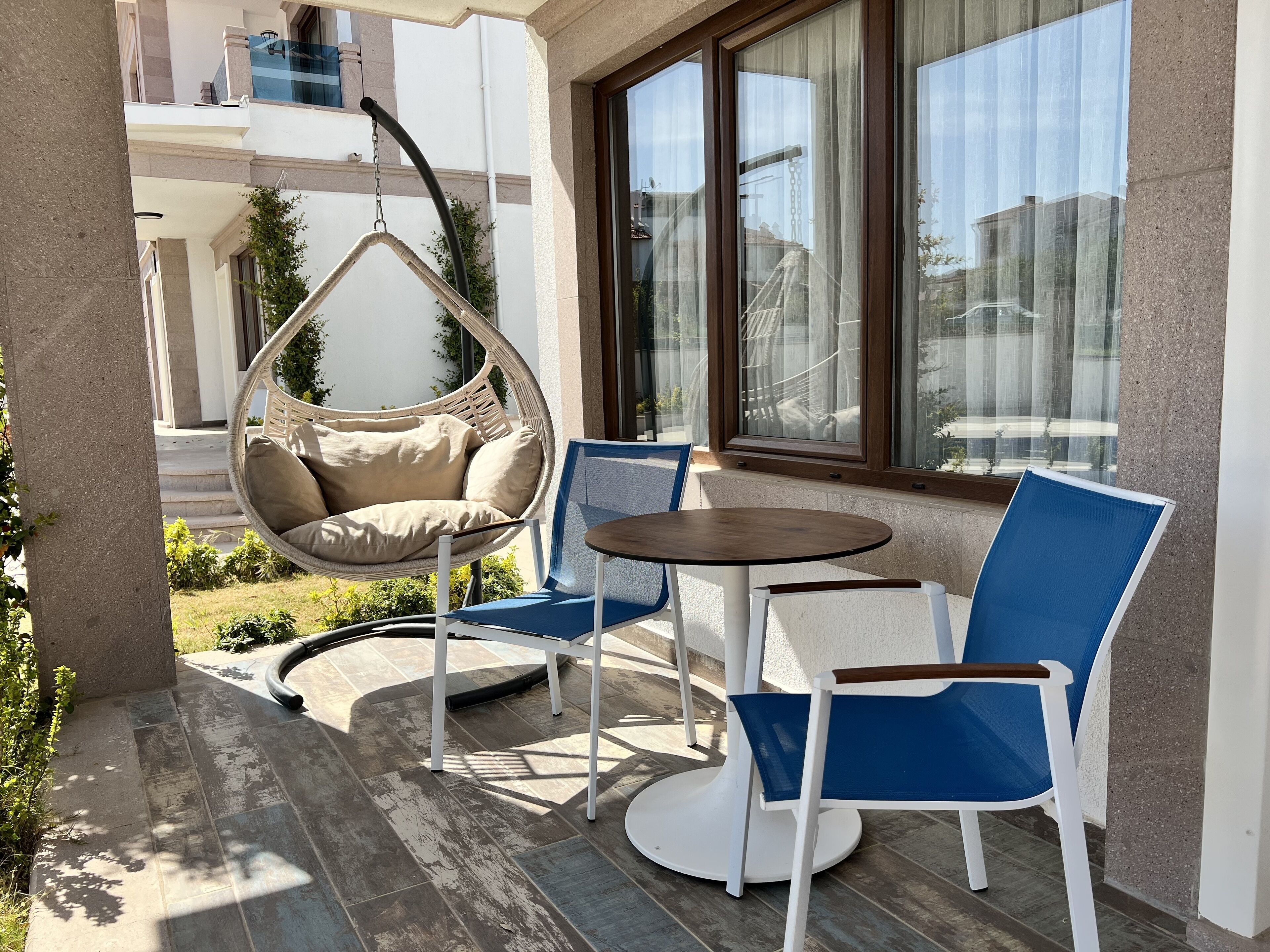 deluxe room, 1 bedroom, terrace, garden view | egyptian cotton sheets, premium bedding, tempur-pedic beds, free minibar