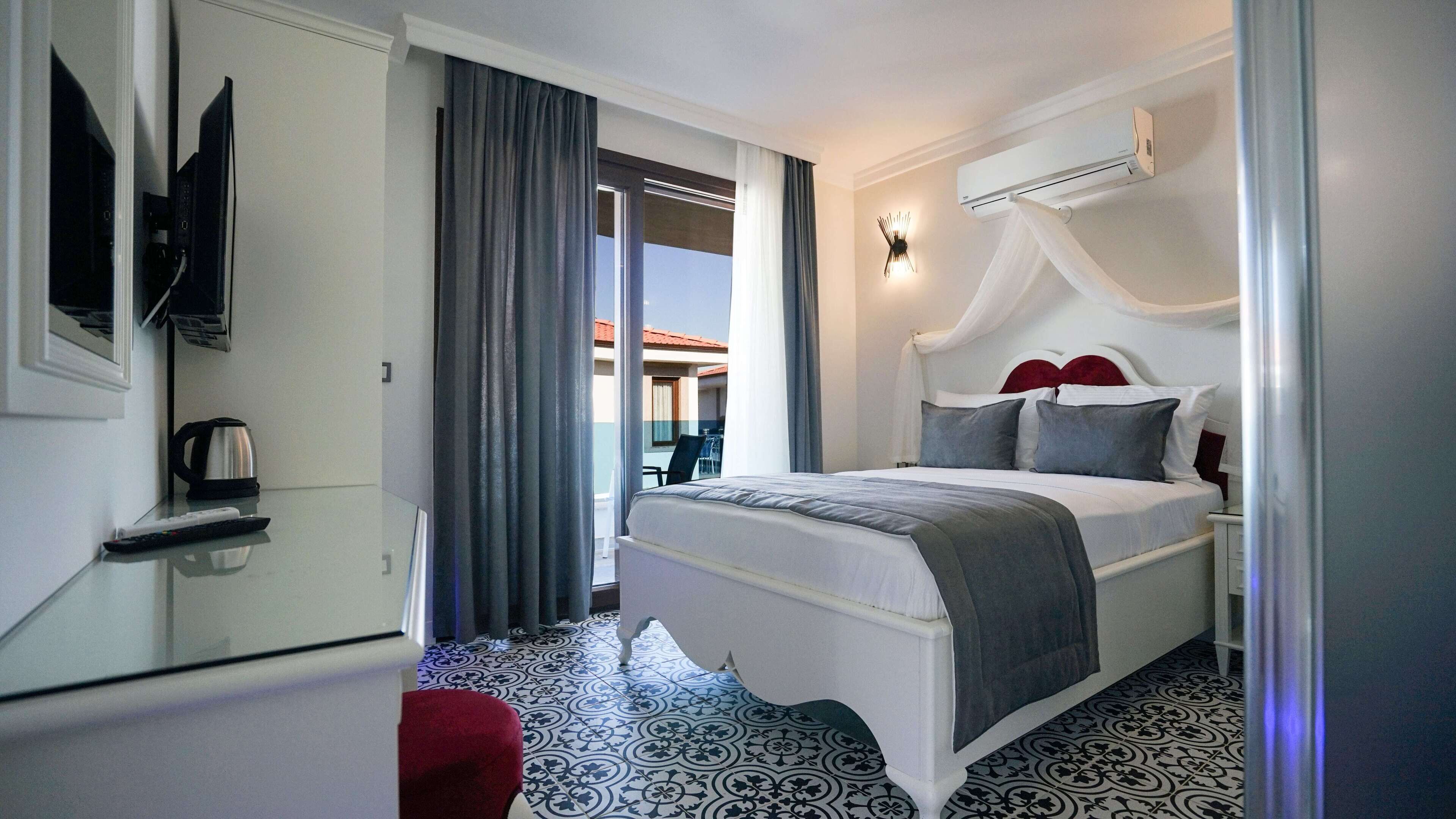 egyptian cotton sheets, premium bedding, tempur-pedic beds, free minibar