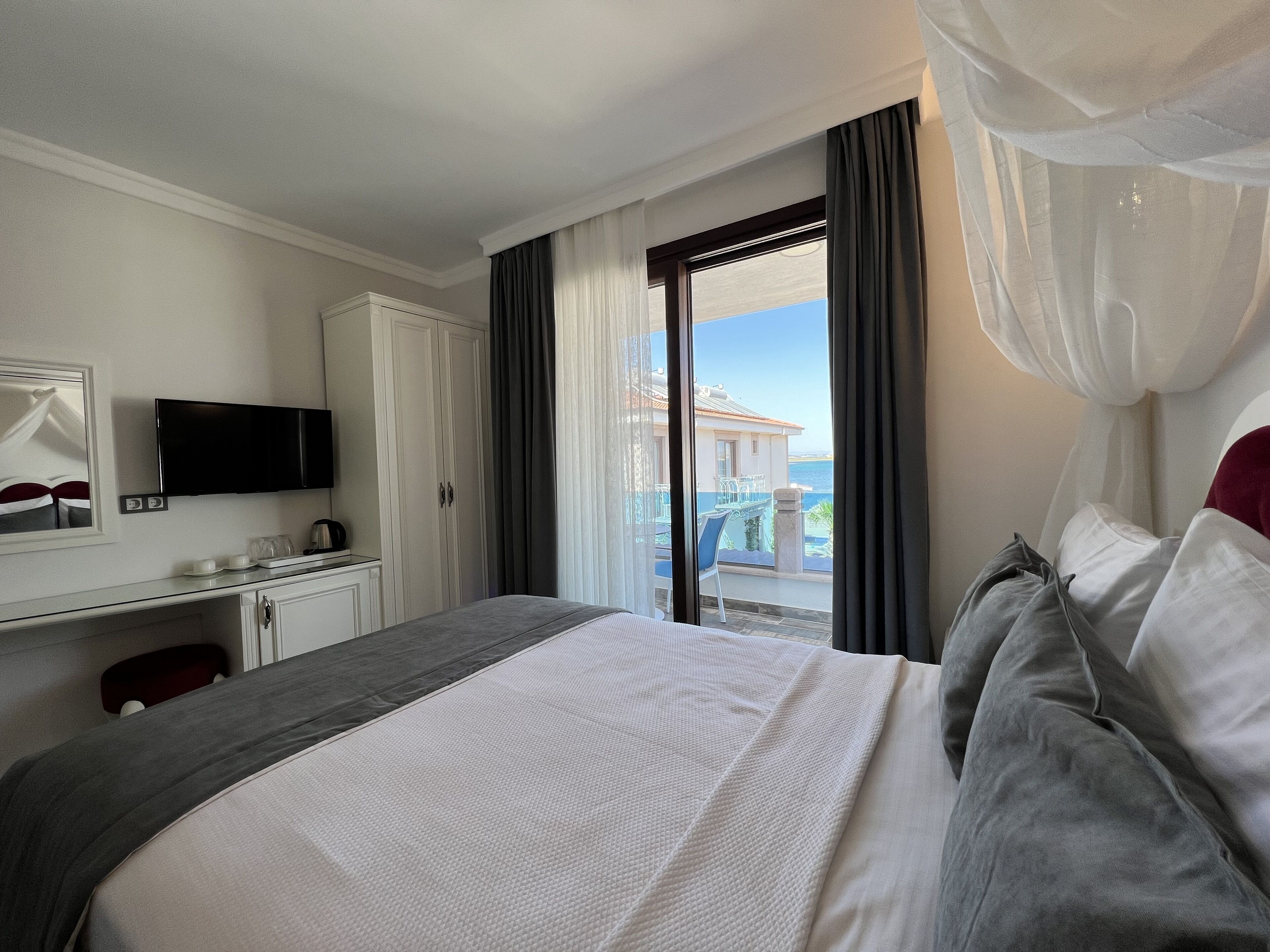 standard room, sea view | egyptian cotton sheets, premium bedding, tempur-pedic beds, free minibar