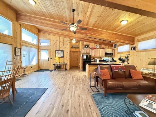Two Moons Cabin* 2Br, 2Ba, 34 Miles to YNP