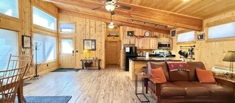 Two Moons Cabin* 2Br, 2Ba, 34 Miles to YNP