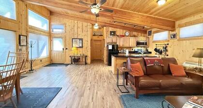 Two Moons Cabin* 2Br, 2Ba, 34 Miles to YNP