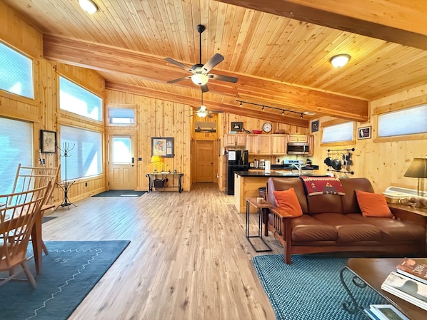TV - Pet-Friendly Cabin | 34 MI to YNP | Cozy Cabin (Island Park)