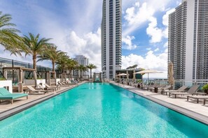 Appart'hôtel, 3 chambres | Piscine | Piscine extérieure, piscine à débordement