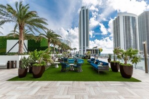 Condo, 3 Bedrooms | Property grounds