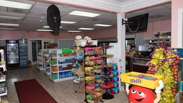 Villa, 2 habitaciones | Tienda de regalos