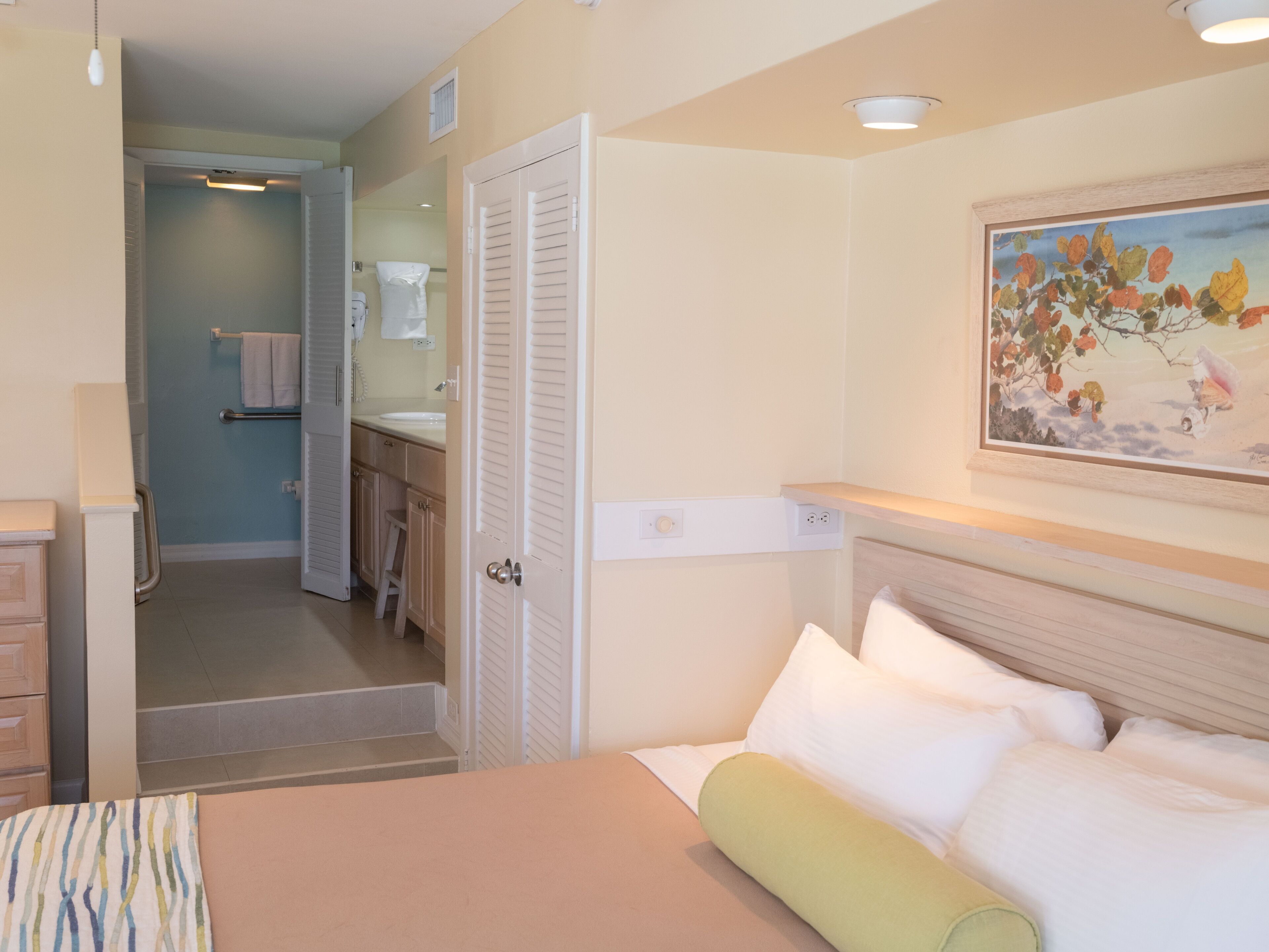 2 bedrooms, minibar, laptop workspace, free WiFi