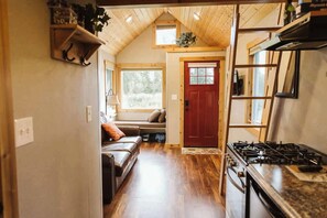 Interior - Dakota House @ Keystone Kozy (Soldotna)