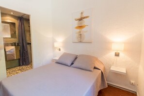 2 bedrooms, iron/ironing board, free WiFi