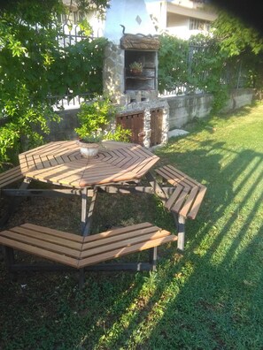 Outdoor dining - Lovely studio apartment located near the white beaches of Portoferraio (Portoferraio)