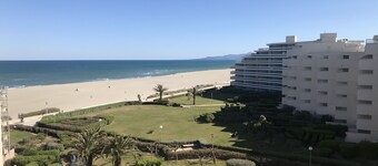 Seafront apartment, no road to cross. Exceptional view, 10 m2 terrace