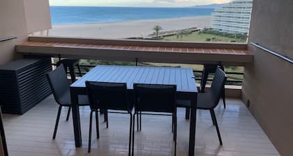 Seafront apartment, no road to cross. Exceptional view, 10 m2 terrace