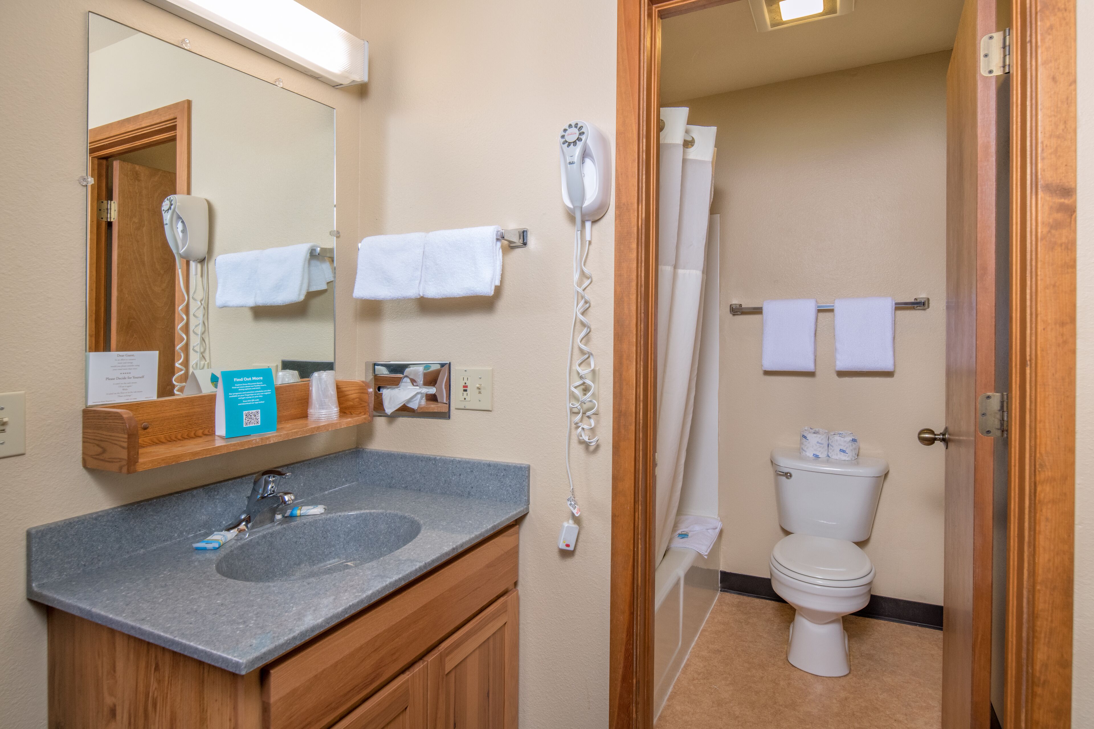 economy room | bathroom | towels