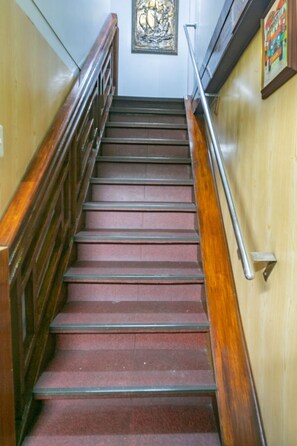 Staircase - OYO 722 Slouch Hat Inn (Manila)