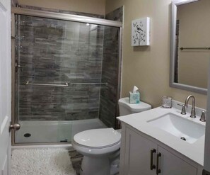 Combined shower/tub, towels, soap, toilet paper