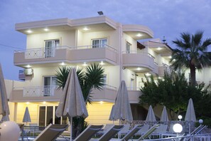 Exterior - Blue Sky Hotel Superior Apartment with garden view & pool (Αγία Μαρίνα)