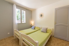 3 bedrooms, iron/ironing board, free WiFi