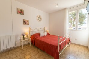 3 chambres, fer et planche à repasser, Wi-Fi gratuit