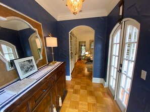 المنشأة من الداخل