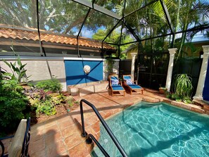 حمّام سباحة خارجي، حمّام سباحة مُدفَّأ