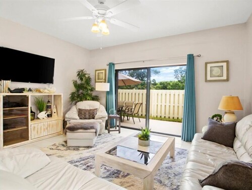 The Horizon Hideaway • Walk To The Beach!