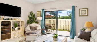 The Horizon Hideaway • Walk To The Beach!