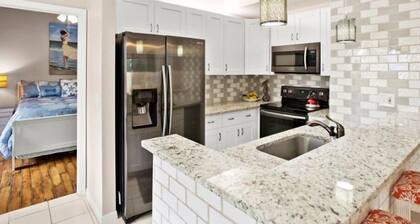 The Horizon Hideaway • Walk To The Beach!