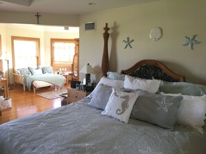 4 soverom, skrivebord, strykejern/-brett og wi-fi (inkludert)