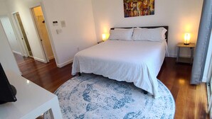 Unclassified image, 4 of 16, button - Quiet and Spacious Townhouse Steps From the Beach |* Fontana (Miami Beach)