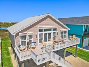 Outdoor dining - Charming Bungalow Steps from the Beach w/ Fire Pit (Galveston)