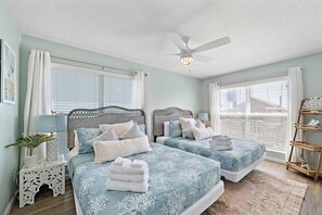 4 camere, una scrivania, ferro/asse da stiro, culla da viaggio