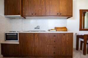 Apartment | Private kitchen | Fridge, microwave, oven, stovetop - Inviting Arokaria Apartment in Panormo (Mylopotamos)
