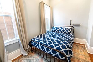 2 makuuhuonetta, silitysrauta/-lauta, vauvan matkasänky, ilmainen Wi-Fi